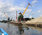 Поставка гранитного и высокопрочного щебня водным транспортом в июле 2019 года