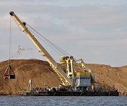 В порту Камбарка идет перевалка нерудных материалов для газопровода Ямбург-Елец
