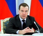 Медведев поручил вести контроль за ценами на стройматериалы