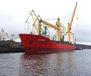 В Мурманском торговом порту началась первая в 2017 году погрузка щебня для Сабетты