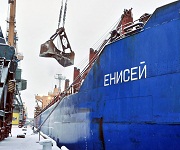 Мурманский морской торговый порт установил новый в этом году рекорд по погрузке щебня 