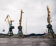 В Мурманском морском торговом порту состоялась погрузка рекордной партии щебня