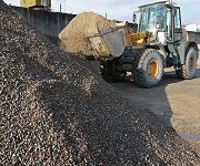 Абхазия отправила в Крым новую партию щебня