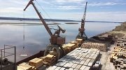 Перевозка инертных материалов речным транспортом в Якутии в этом году оказалась более длительной
