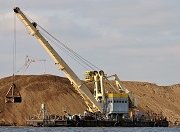 В порту Камбарка идет перевалка нерудных материалов для газопровода Ямбург-Елец