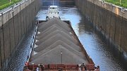 Стройматериалы доминируют в грузоперевозках через канал имени Москвы