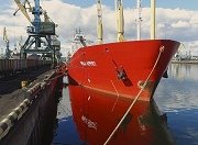 Рекордное количество щебня погрузили на борт «Сибири» в Мурманском морском торговом порту