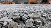 Свердловским дорожникам придется закупать только лицензированный щебень и песок