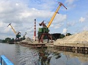 Поставка гранитного и высокопрочного щебня водным транспортом: итоги 2025 года