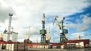 В Мурманске идет погрузка 22 тыс. тн щебня на теплоход до Сабетты