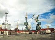 В Мурманске идет погрузка 22 тыс. тн щебня на теплоход до Сабетты