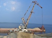 Поставка гранитного и высокопрочного щебня водным транспортом в октябре 2018 года
