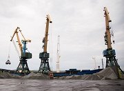 В Мурманском морском торговом порту состоялась погрузка рекордной партии щебня